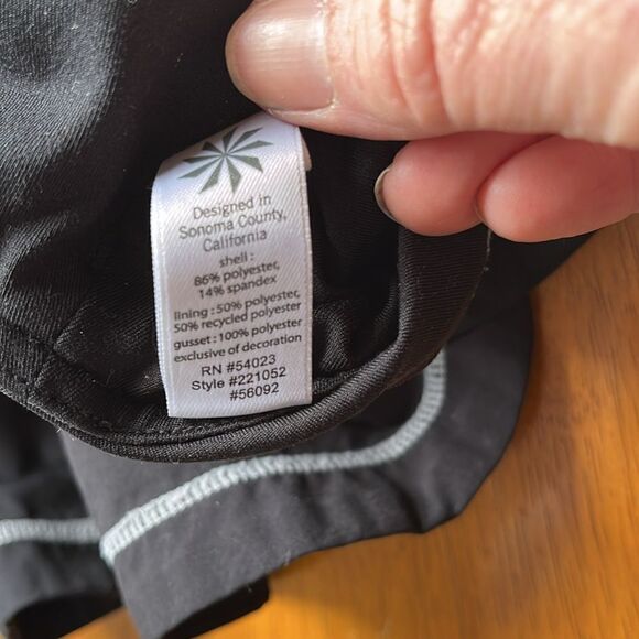 EXCELLENT CONDITION WOMEN’S ATHLETA BLACK LINED RUNNING SHORTS SIZE MEDIUM - Picture 5 of 7